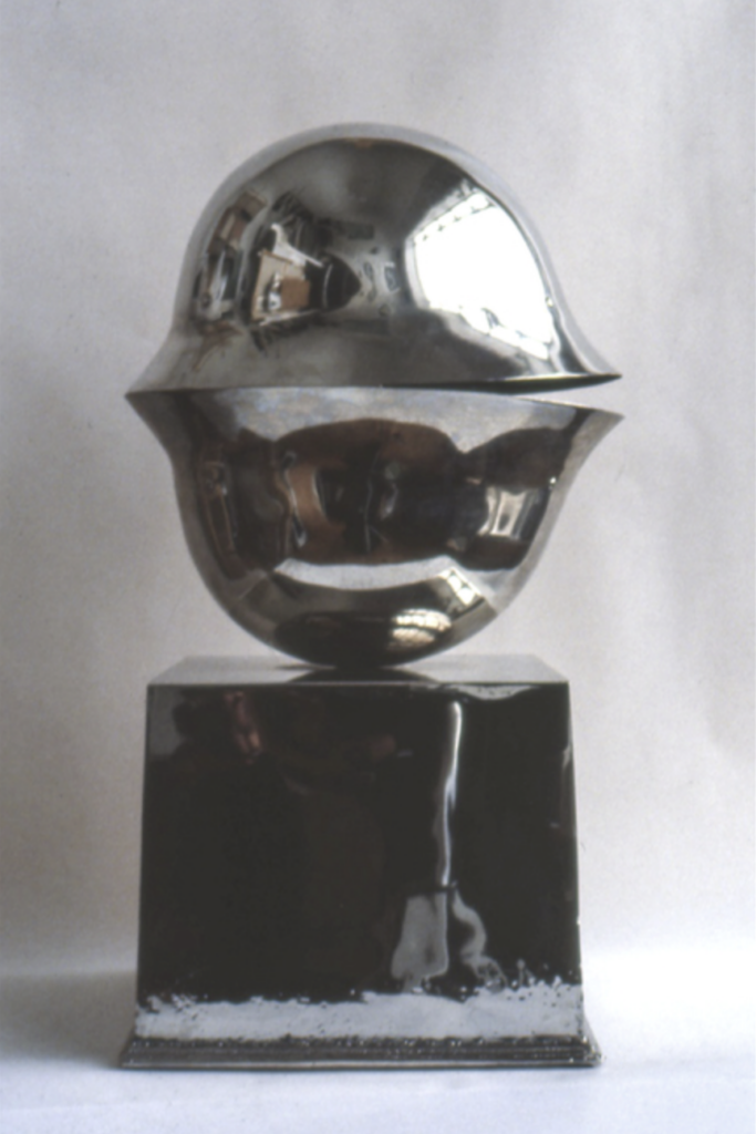 The Smiling Killer, 1965–1968, nickel-plated bronze and steel, 50 x 30 x 30 cm. Private collection. Image: Lasse Koivunen