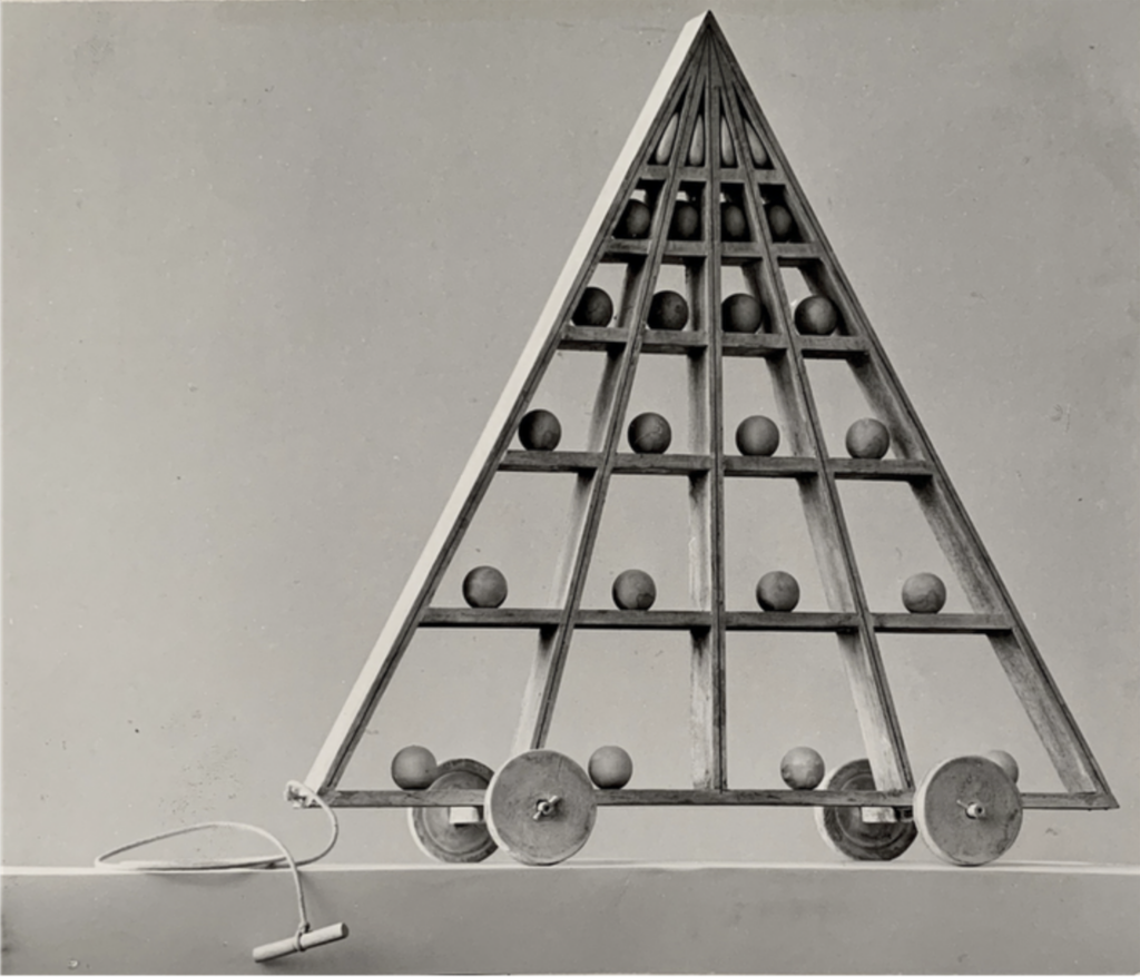 Reformer, 1968, painted wood, 57 x 57 x 19 cm. Kimmo Kaivanto Foundation. Image: Kimmo Kaivanto Foundation 