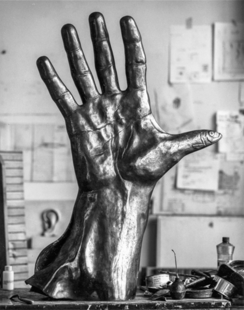 J. J. Rousseau’s Glove, 1973, bronze, height 95 cm. Kimmo Kaivanto Foundation. Image: Lasse Koivunen