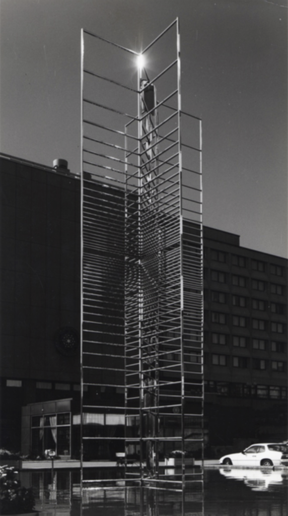 Ode to the 60 000 Lakes, 1972, steel, height 10 m. Hotel Hesperia (curr. Crowne Plaza Helsinki), Helsinki. Image: Lasse Koivunen