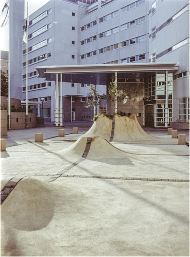 Natura (non facit saltus), 1991, installation, coloured concrete, granite, grass and shadbush, 18 x 7,2 x 1,3 m. SOK corporation main building, Helsinki. Image: Klaus Hedenström